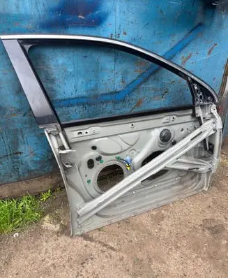 Volkswagen Jetta V Front door