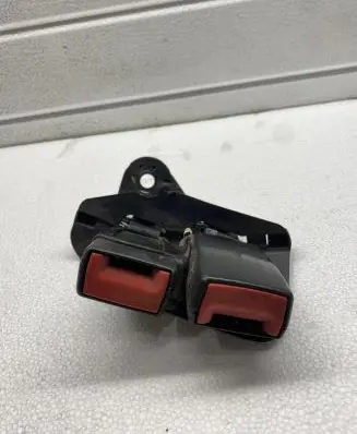Audi A6 S6 C6 4F Middle seatbelt buckle (rear) 33042906