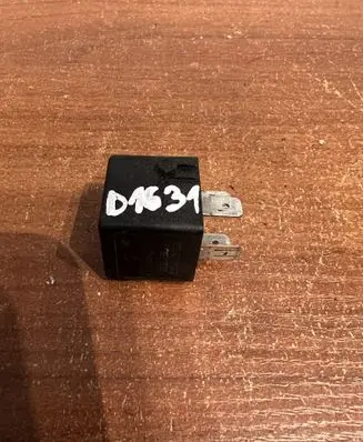 Mercedes-Benz E W210 Other relay A0025421319 D1631