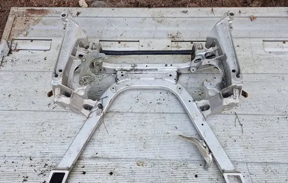 BMW 7 E65 E66 Front subframe 6752293 6752294