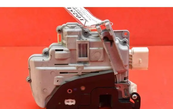 Skoda Superb B6 (3T) Front door lock 3C1837015A