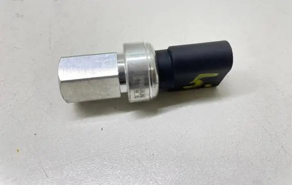 Volkswagen Transporter - Caravelle T5 Air conditioning (A/C) pressure sensor 6ZL351028221 70819097 379688