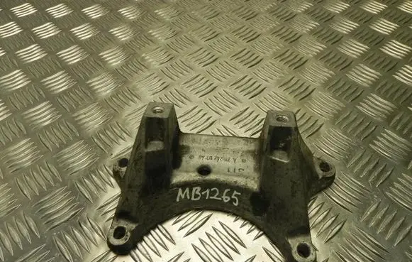 Mercedes-Benz CLA C117 X117 W117 Engine mounting bracket A2112420340 MB1265