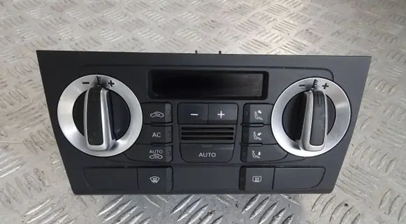 Audi A3 S3 8P Climate control unit 8P0820043BM