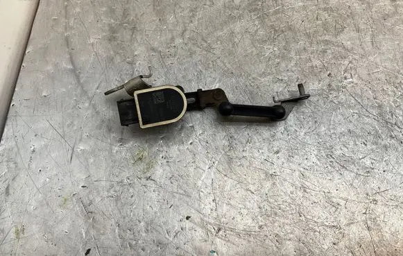 Headlight/headlamp level sensor