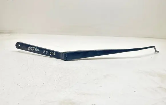 Nissan X-Trail T30 Front wiper blade arm