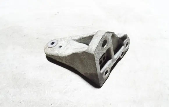 Jaguar S-Type Engine mounting bracket