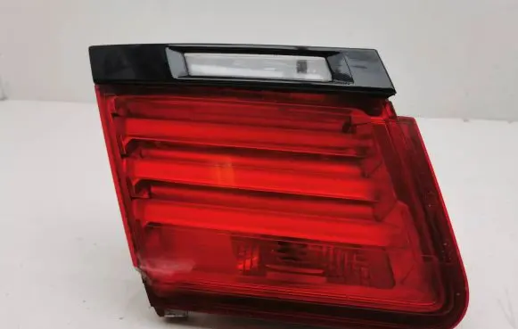 Tailgate rear/tail lights