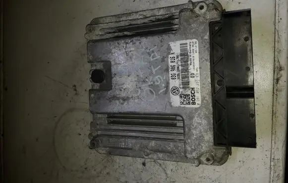 Skoda Octavia Mk2 (1Z) Engine control unit/module 0281012237