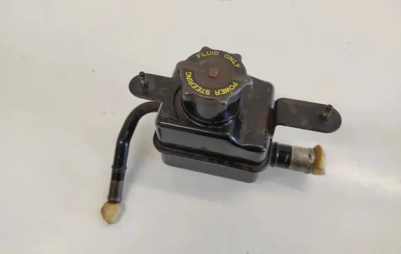 Mazda 6 Power steering fluid tank/reservoir