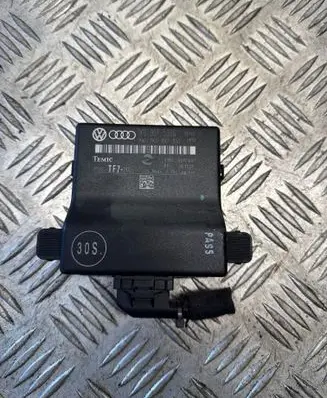 Audi A3 S3 8P Gateway control module 1K0907530G