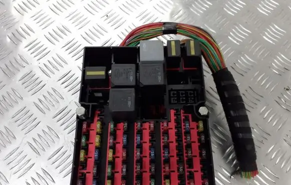 Ford Fiesta Fuse box set 2S6T-14401-LG