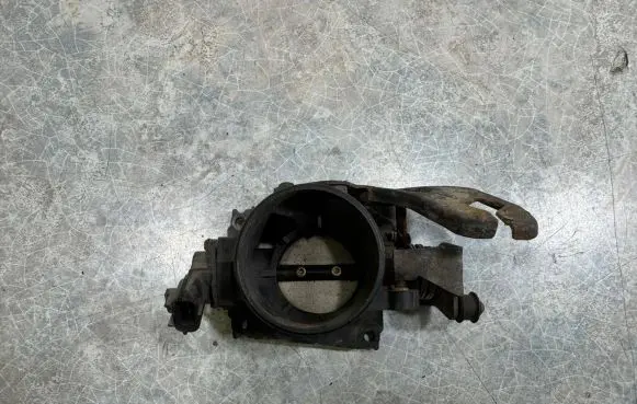 Ford Focus Throttle body valve XS4ULD 010622J3