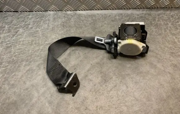 Mercedes-Benz CLC CL203 Rear seatbelt A2038609085