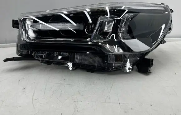 Toyota Hilux VIII Headlight/headlamp 811500KU81