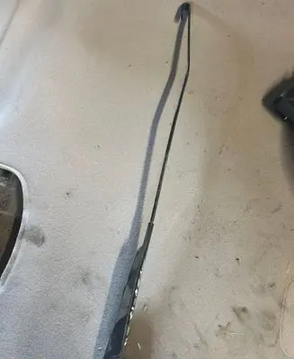 Toyota Avensis T220 Front wiper blade arm
