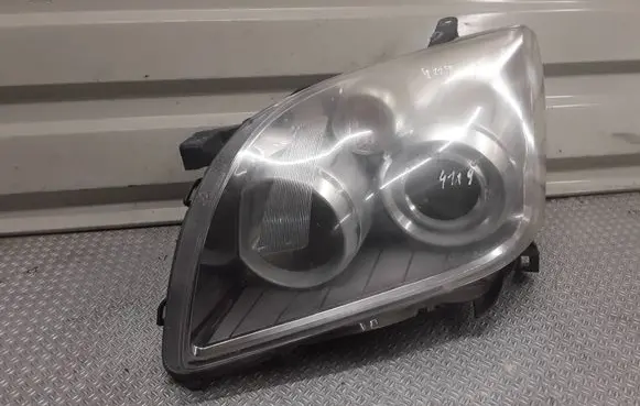 Toyota Avensis T250 Headlight/headlamp