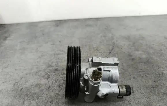 Nissan Primera Power steering pump 26054891