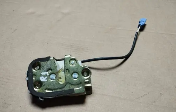 Honda Element Rear door lock