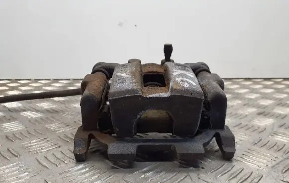 Infiniti Q70 Y51 Rear brake caliper