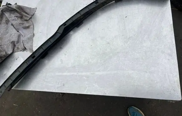 Opel Astra J Front bumper lip 13238560