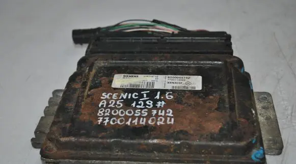 Renault Scenic I Engine control unit/module ECU 8200055742 7700114024