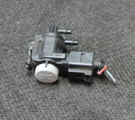 Audi Q5 SQ5 Turbo solenoid valve 1K0906283A
