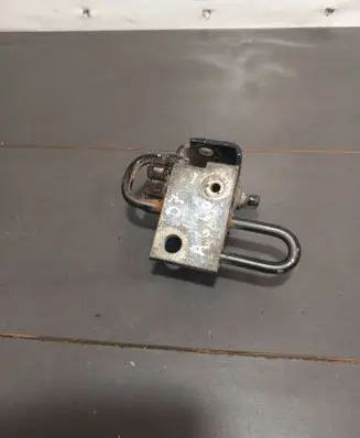 Audi A6 S6 C6 4F Front door lower hinge 8E0831412E