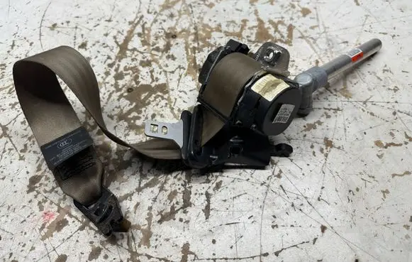 Volvo XC70 Rear seatbelt 39859395