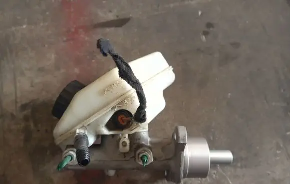 Opel Corsa C Master brake cylinder 204024948 y21537