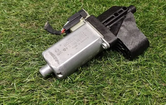 Audi Q7 4M Steering column adjust motor 0390203694