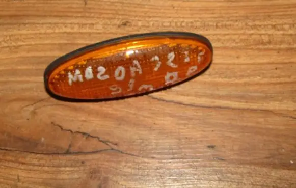 Mazda 323 F Front fender indicator light
