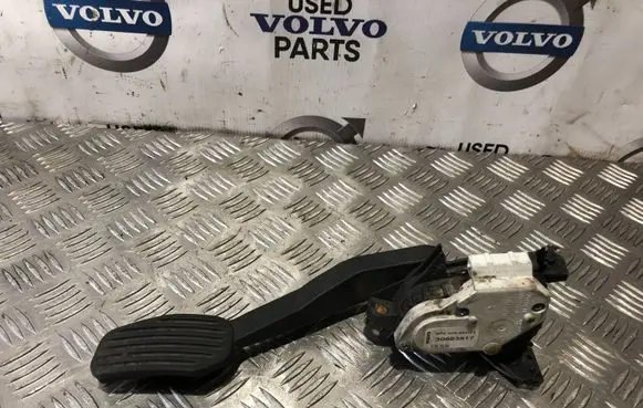 Volvo XC70 Accelerator throttle pedal 30683517