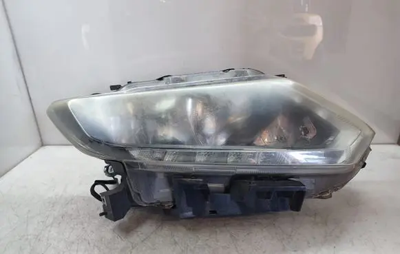 Nissan X-Trail T32 Headlight/headlamp
