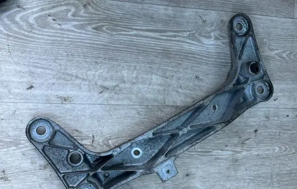 BMW 3 E92 E93 Gearbox mounting bracket 6778060 22326778060