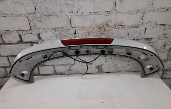 Tailgate/trunk spoiler