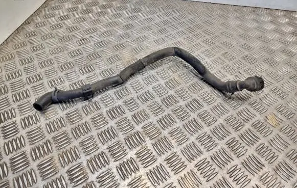 Volkswagen PASSAT B7 Engine coolant pipe/hose