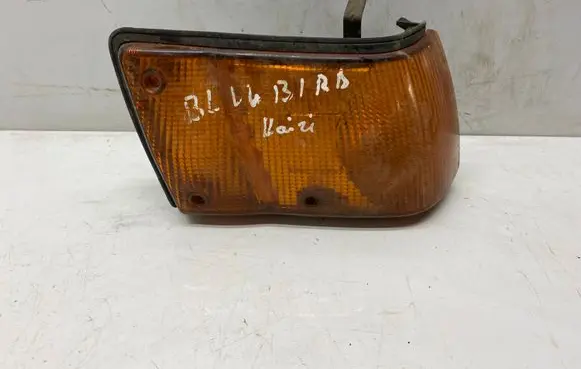 Nissan Bluebird Front indicator light