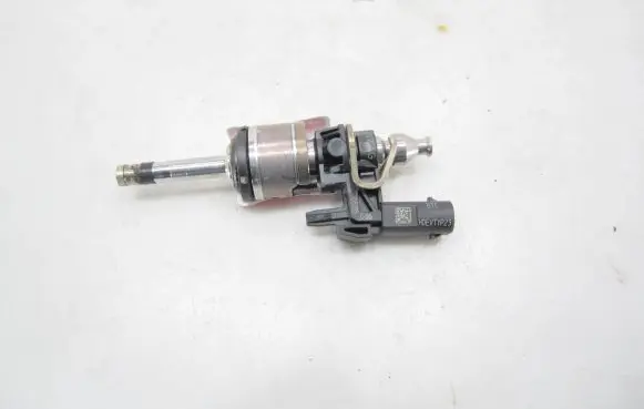 Volkswagen T-Cross Fuel injector 0261500443