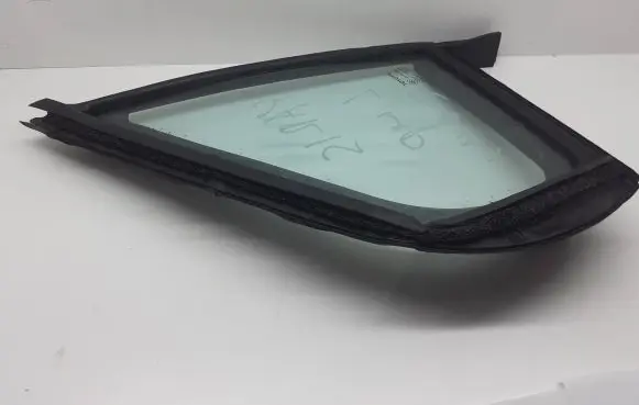 Toyota Yaris Front door vent window glass four-door 43R00097 DOT111M352AS2