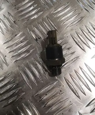 Renault Megane II Oil pressure sensor 