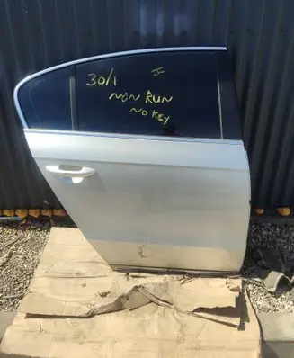 Volkswagen PASSAT B7 Rear door 