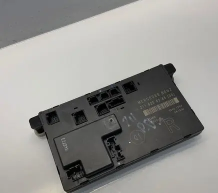 Mercedes-Benz E W211 Door control unit/module 2118208285 00401304 A2118208285