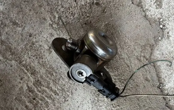 BMW 6 F12 F13 Fuel injection high pressure pump 7599865 0132711 8604232