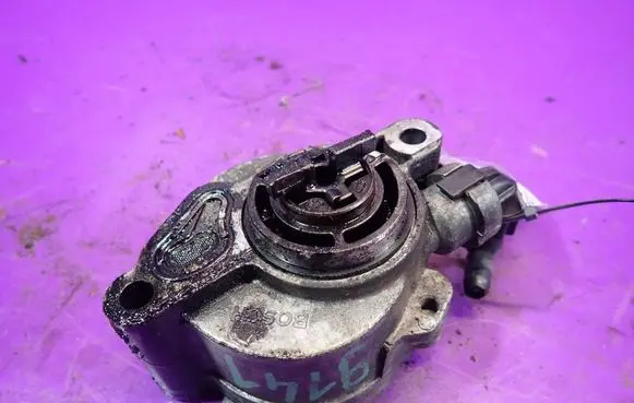 Ford Focus C-MAX Vacuum pump 