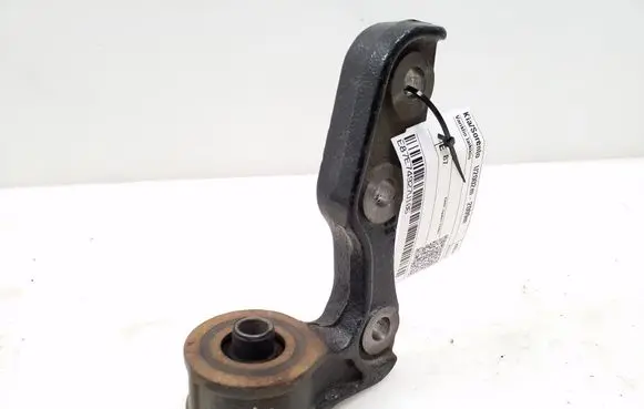 KIA Sorento Engine mounting bracket 