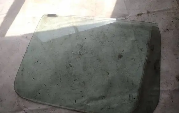 Peugeot Boxer Front door window glass four-door as2