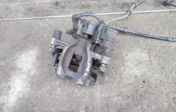 BMW X1 F48 F49 Rear brake caliper 6892605 34206883025 34216860005