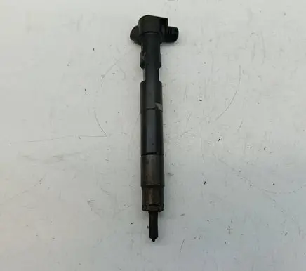 Mercedes-Benz C W204 Fuel injector A6510700587
