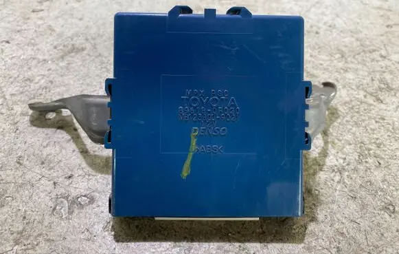 Toyota Corolla Verso AR10 Combustion control unit/module 896180F020 MB1238009021
